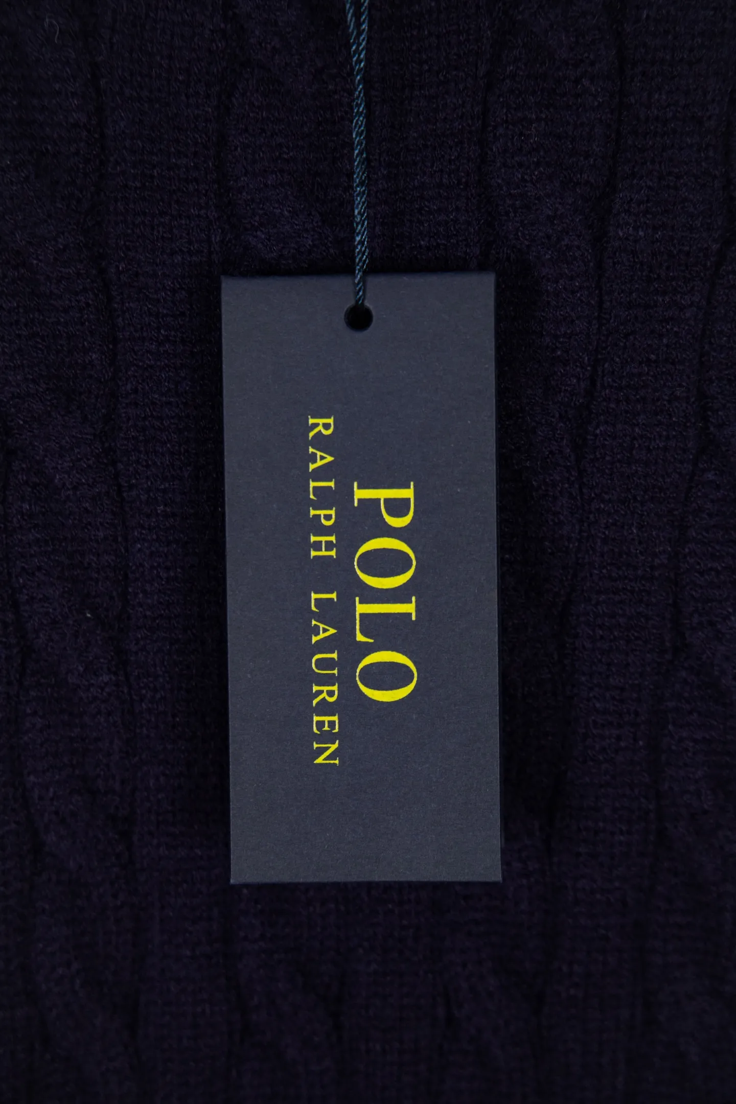 P220 ralph lauren #ootddailywear #Autumn and winter sweater #knitwear outfit #ralph lauren sweater #can be worn by both men and women. Finally, after the Ralph men’s twist crew neck sweater is available, it is finally here. The hottest sweater is a limited edition every year. There will not be many styles in the store! Ralph Lauren men's crew neck sweater. The shape is really nice. It can be worn alone or as a jacket. It can be worn on the inside or worn with a shirt. 100% pure cotton #Practical wear. Color: white, navy blue, khaki, gray, size S to XL